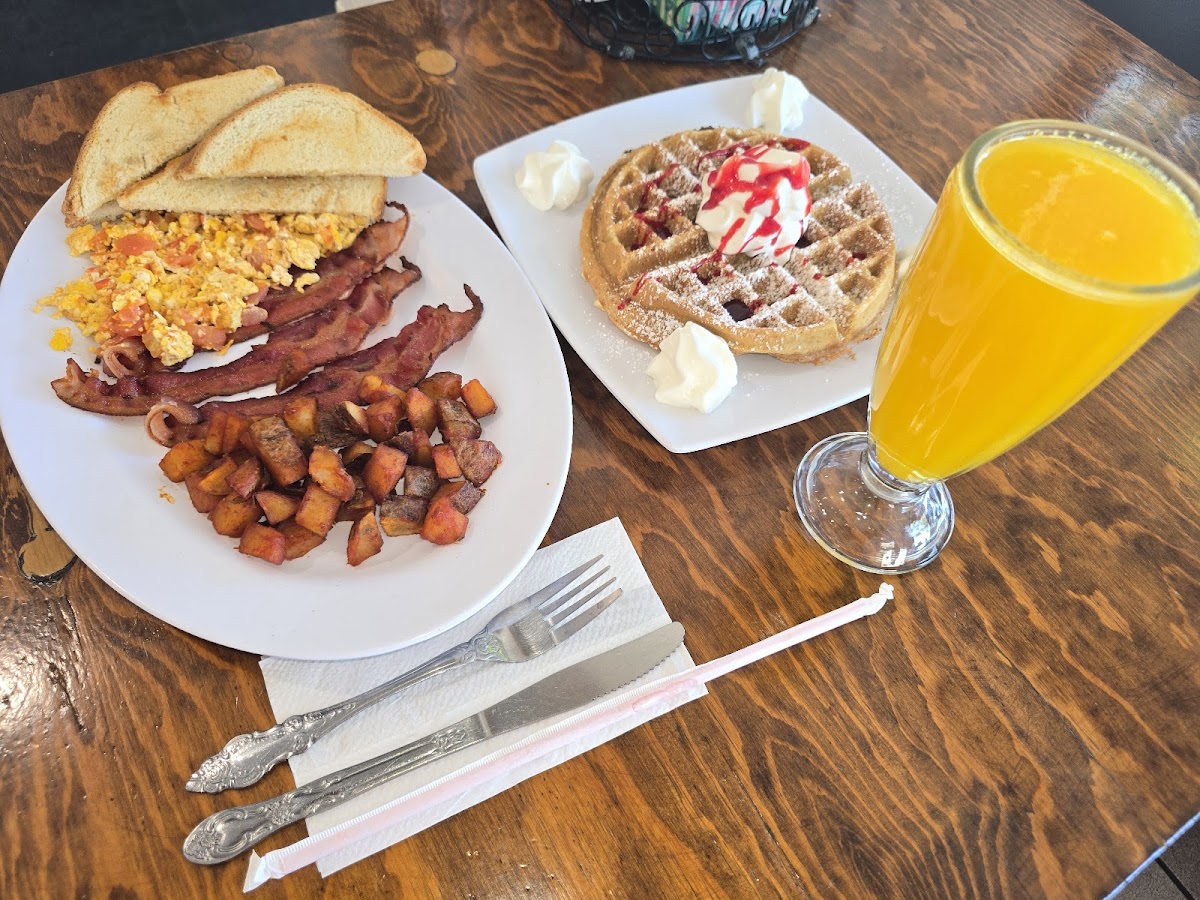 The Corner Cafe & Diner, By El Burrito Crazy Photos 2